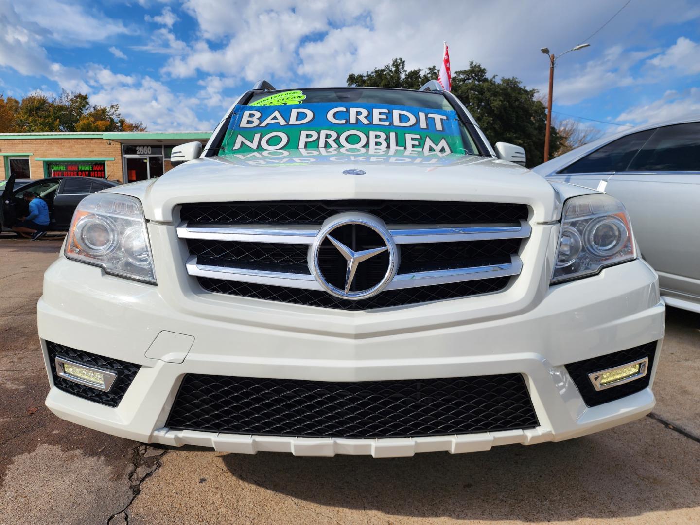 2012 WHITE Mercedes-Benz GLK-Class GLK350 4MATIC (WDCGG8HB4CF) with an 3.5L V6 DOHC 24V engine, 7-Speed Automatic transmission, located at 2660 S.Garland Avenue, Garland, TX, 75041, (469) 298-3118, 32.885551, -96.655602 - Welcome to DallasAutos4Less, one of the Premier BUY HERE PAY HERE Dealers in the North Dallas Area. We specialize in financing to people with NO CREDIT or BAD CREDIT. We need proof of income, proof of residence, and a ID. Come buy your new car from us today!! This is a Very clean 2012 MERCEDES BE - Photo#9